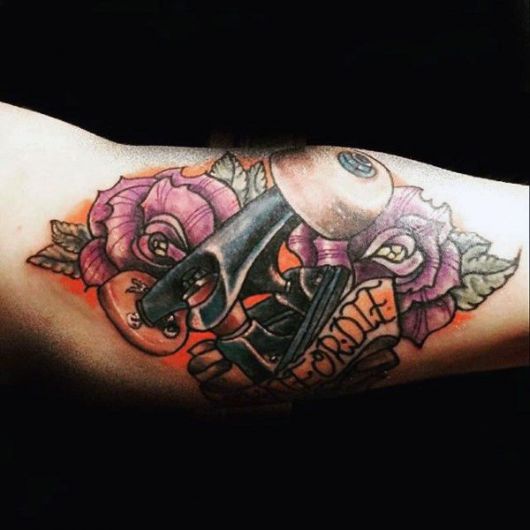 Skateboard Tattoo – Signification et 30 inspirations incroyables !