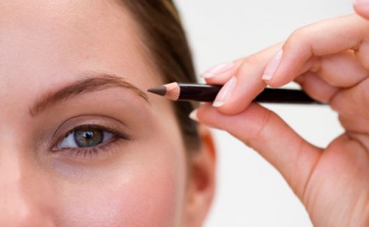 Learn how to make your eyebrows perfect: amazing tips and tricks!