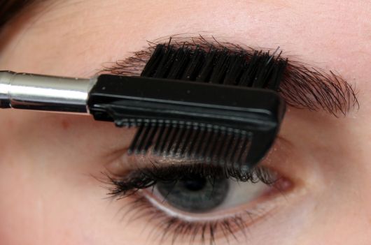 Learn how to make your eyebrows perfect: amazing tips and tricks!