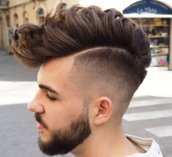 Mohawk pour hommes - 42 coupes inspirantes et conseils incontournables !