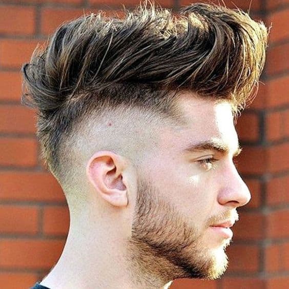 Mohawk pour hommes - 42 coupes inspirantes et conseils incontournables !