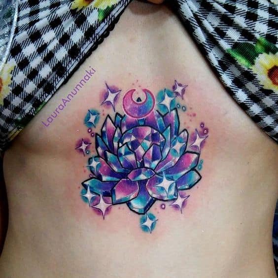 Tattoo between the breasts – 67 completely passionate tattoos!