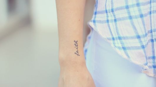 Female Wrist Tattoo – 75 Super Beautiful Ideas for You to Love!