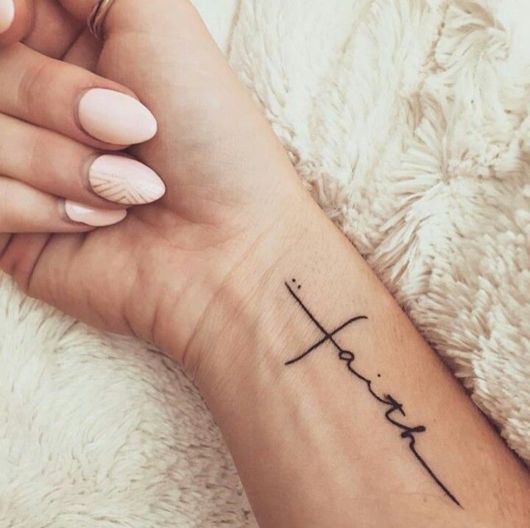 Tatuaggio da polso femminile - 75 idee super belle da amare!