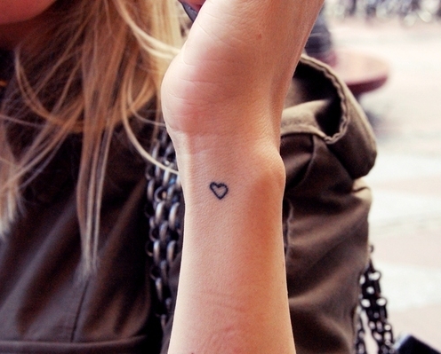 Female Wrist Tattoo – 75 Super Beautiful Ideas for You to Love!