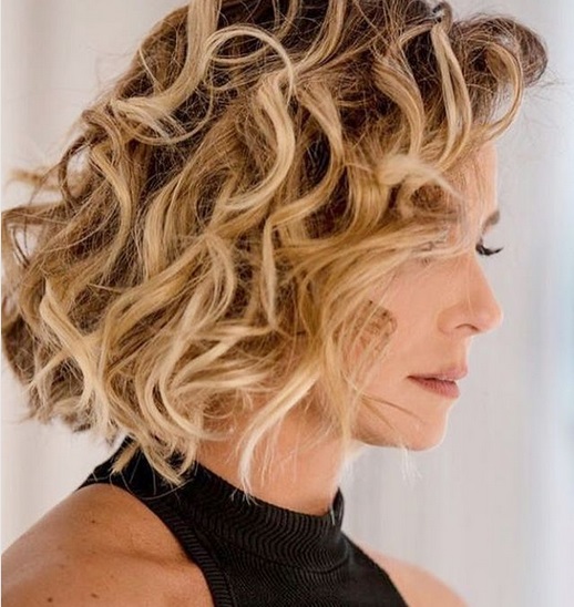 Giovanna Antonelli Hair – 47 belles coupes et couleurs par Famosa !