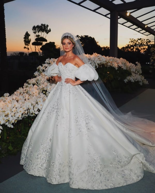 Wedding dress with sleeves – 48 amazing and modern models!