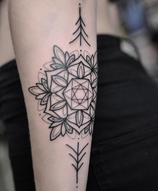 Geometric Tattoo: What is it? + 50 amazing ideas!