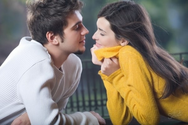 Cómo conquistar a un hombre: ¡+30 consejos para atraer y seducir!
