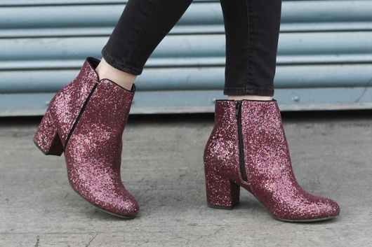 Glitter boots: strong trend with tips on how to wear them