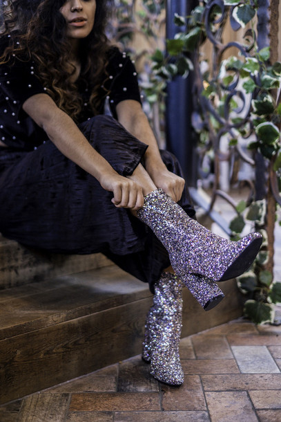 Stivali glitterati: tendenza forte con consigli su come indossarli