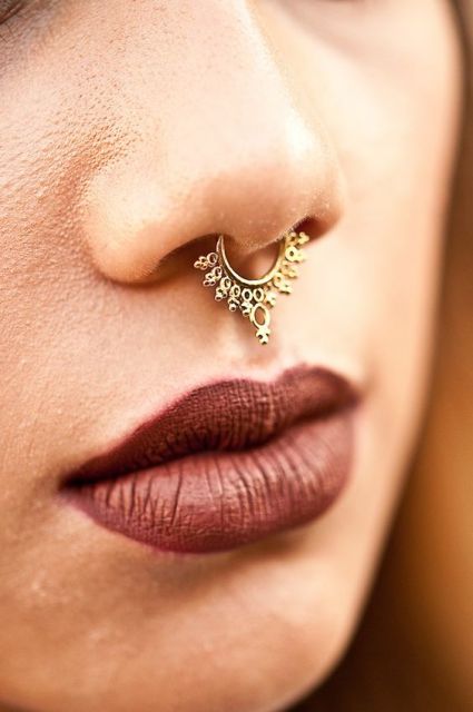 PIERCING DANS LE SEPTUM : Conseils, soins et images !