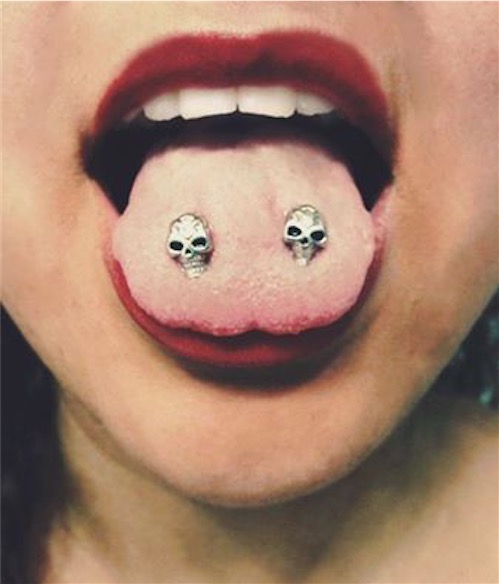Tip of the Tongue Piercing: cura e foto con modelli di gioielli!