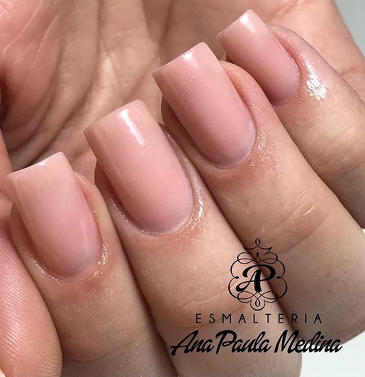 Ongles en acrylique - Qu'est-ce que c'est, avantages et inconvénients et comment le faire !