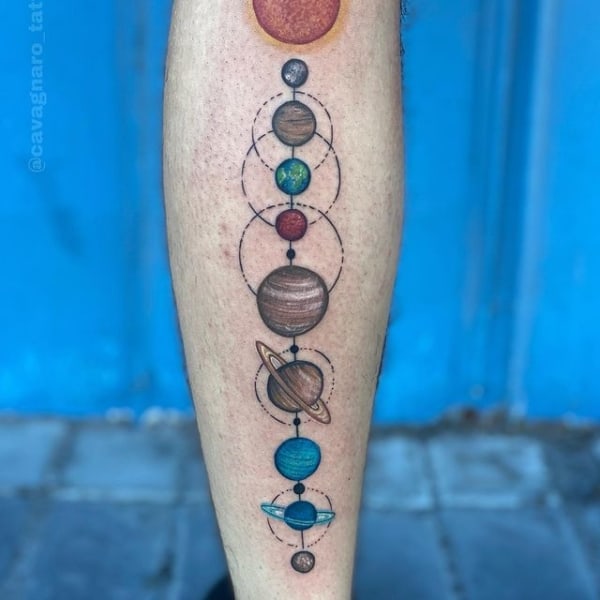 Tatuaje del sistema solar: ¡+40 tatuajes increíbles para inspirarte!
