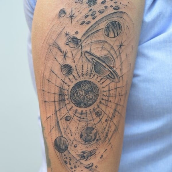 Tatuaje del sistema solar: ¡+40 tatuajes increíbles para inspirarte!