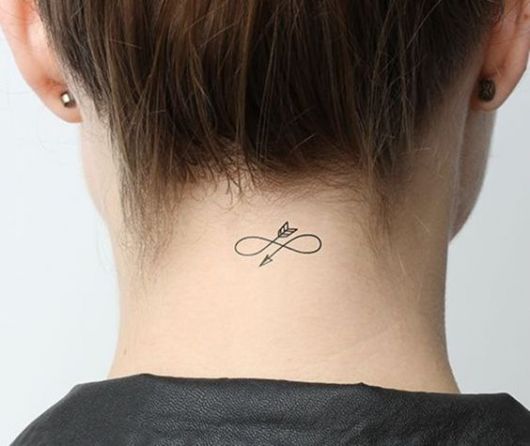 Delicato tatuaggio femminile: 85 ispirazioni di design e regioni da tatuare!