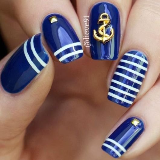 Ongle bleu décoré – Idées de vernis à ongles et 59 belles décorations !