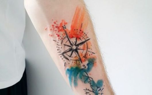Compass Tattoo: cosa significa, suggerimenti e oltre 60 ispirazioni!