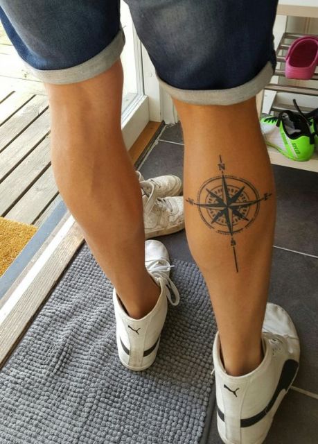 Compass Tattoo - Ce que cela signifie, des conseils et plus de 60 inspirations!