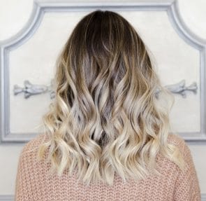 Capelli decolorati: come prendersene cura e lasciare riflessi sani!