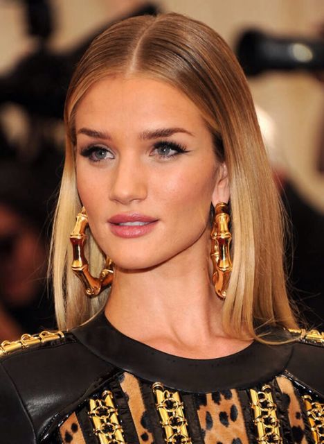 Hoop earrings: 55 incredible models, unmissable tips and how to wear them!