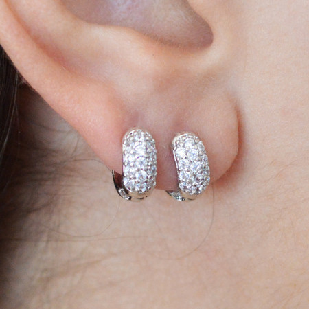 Boucles d'oreilles : 55 styles étonnants, des conseils incontournables et comment les porter !