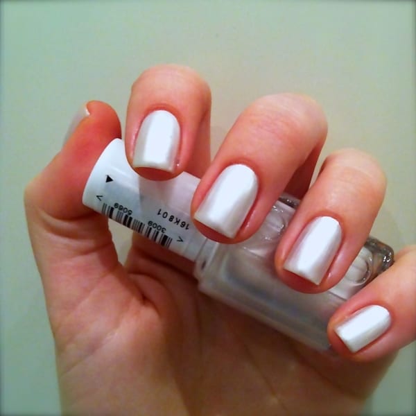 Esmalte de uñas blanco: ¡+62 uñas hermosas y consejos sobre cómo aplicarlo!
