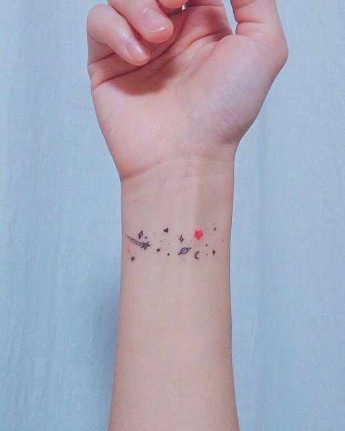 Tatuaje de pulsera femenina: ¡47 hermosos modelos para que te inspires!