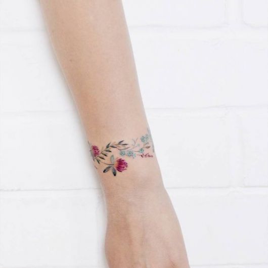 Tatuaje de pulsera femenina: ¡47 hermosos modelos para que te inspires!