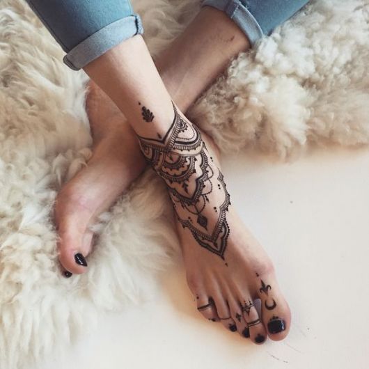 Tatouage indien : Significations & 75 modèles pour vous inspirer !