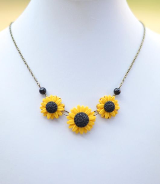Sunflower necklace: 45 super beautiful models and store tips!