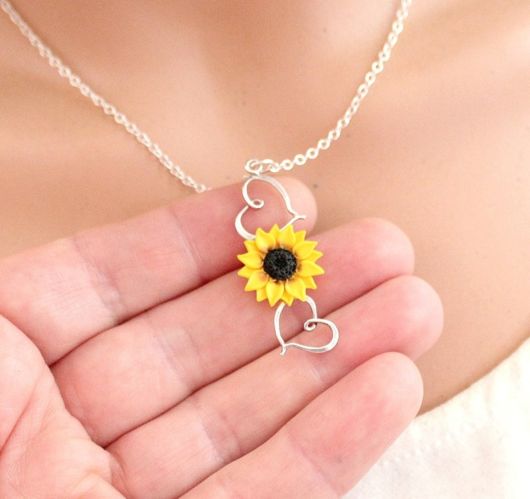 Sunflower necklace: 45 super beautiful models and store tips!