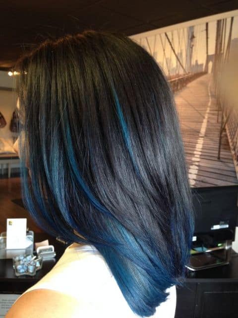 Cheveux bleu foncé – 33 nuances merveilleuses et conseils de teinture !