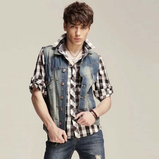 Gilet jeans da uomo – Come indossarlo con 60 modelli alla moda!