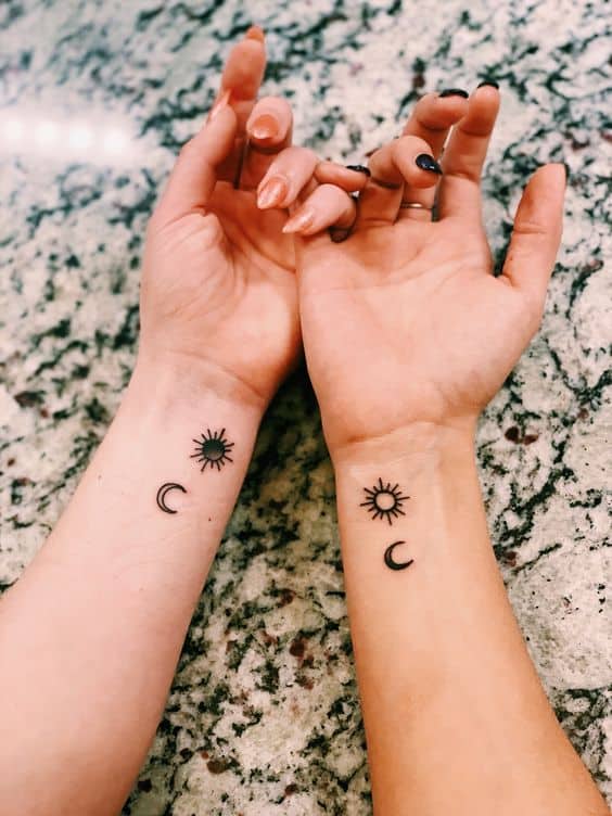 Tatuaggio sole e luna: cosa significa? + 42 idee appassionate!