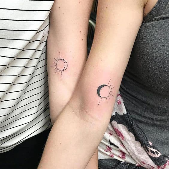 Tatuaggio sole e luna: cosa significa? + 42 idee appassionate!