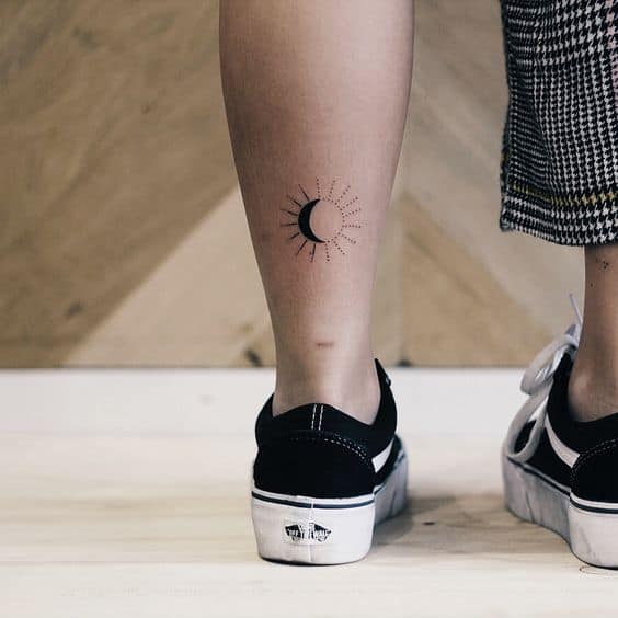 Tatuaggio sole e luna: cosa significa? + 42 idee appassionate!