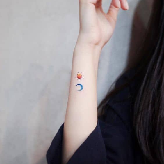 Tatuaggio sole e luna: cosa significa? + 42 idee appassionate!