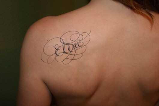 Nome tatuaggio - 100 fantastiche idee e stili di tatuaggi!