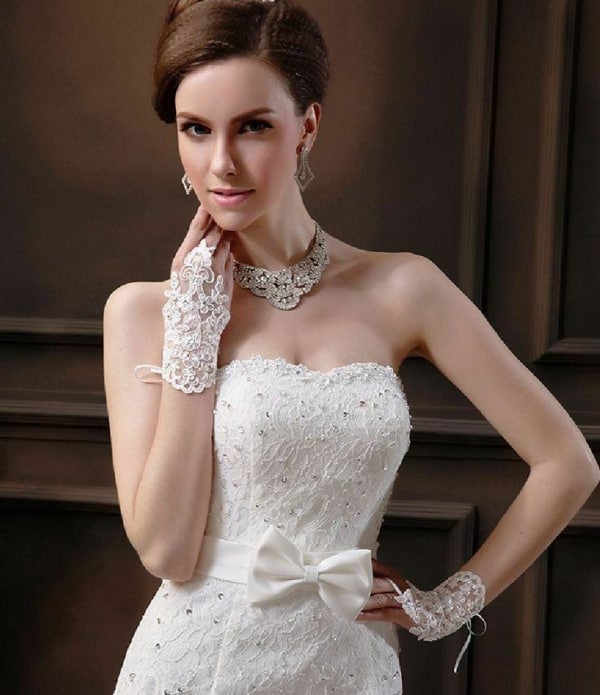 Bridal gloves – 34 delicate and elegant models to love!