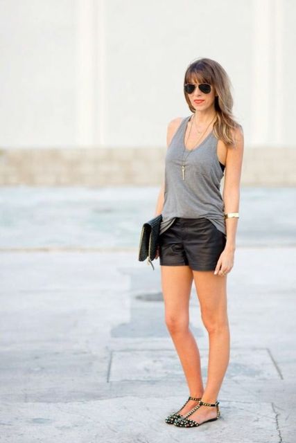 Looks con shorts negros: ¡aprende a componer 61 looks apasionantes!