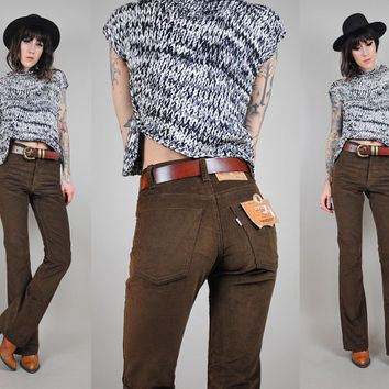 Le pantalon boot-cut : ce qu'il est, comment le porter, les différences et 30 looks fabuleux !
