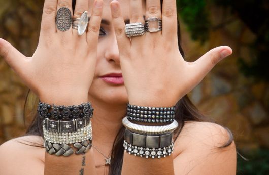 Mix of bracelets: a trend that is here to stay!