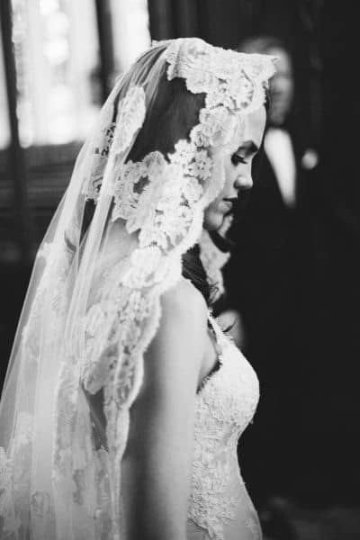 Bridal mantilla – 30 delicate models to impress!