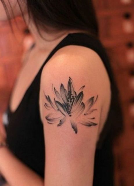 Tatuaje de hombro femenino: ¡81 inspiraciones perfectas y muchos consejos!