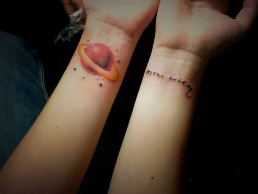 Tatuaje del planeta: ¿qué significa? ¡80 magníficas inspiraciones!