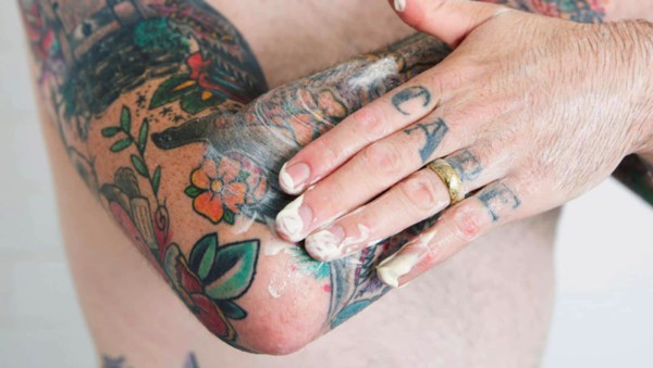 Tatuaggio peeling: cosa fare? + Principali precauzioni!