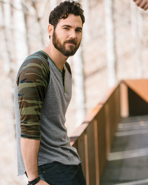 Men's henley shirt - 77 modern models and tips for using!