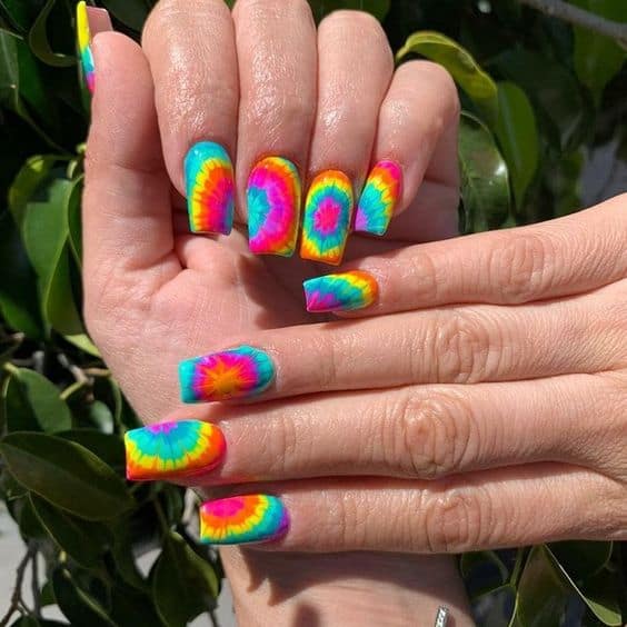 Ongles colorés【2022】ᐅ +72 superbes idées et couleurs !